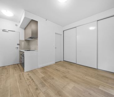 Stylish studio in an unbeatable location - electricity, gas & water... - Photo 3