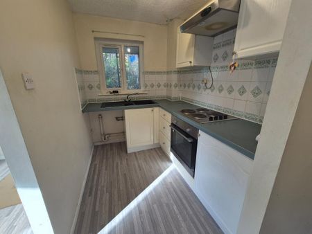 2 bedroom semi-detached house to rent - Photo 4