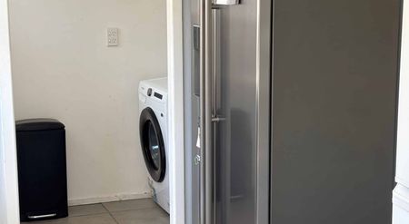 Three bedrooms - Cambridge East - Photo 2