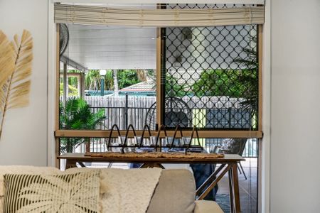 STUNNING 4 BEDROOM HOME WITH POOL IN KIRWAN - Photo 2