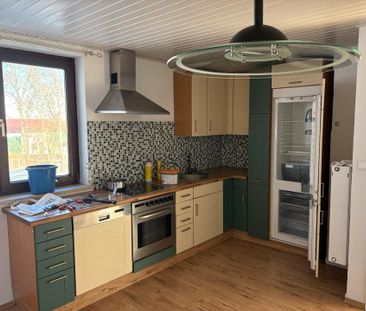 Renovierte 3-Zimmer-Wohnung im 1. OG mit Balkon in Alt-Esting - Photo 2