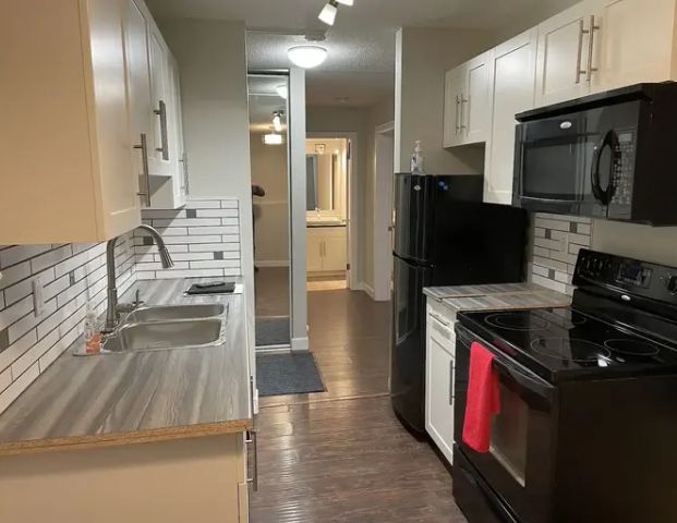 1 Bedroom Oliver Apartment | Edmonton - Photo 1