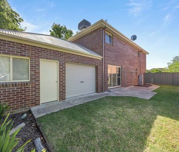 MODERN FAMILY LIVING IN THE HEART OF LAKE GARDENS - Photo 5