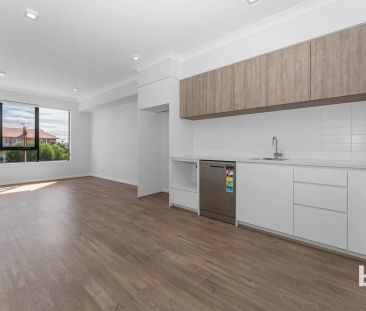 Modern Coastal Apartment with Balcony Living in New Port - Photo 2