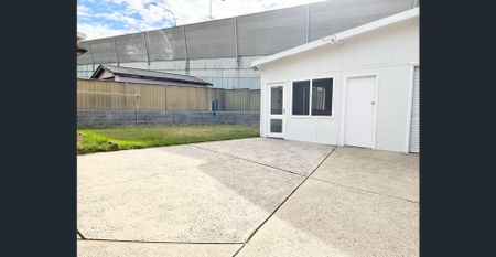 Single Storey Brick Home with newly polish floorboards & freshly painted throughout. - Photo 3