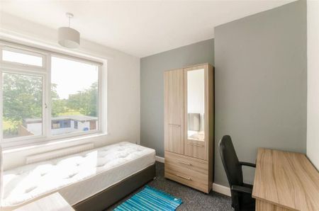 6 bedroom end of terrace house to rent - Photo 4