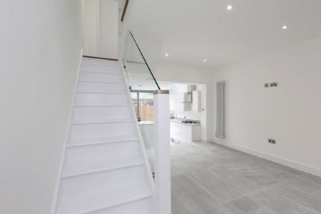 4 bedroom terraced house to rent - Photo 4