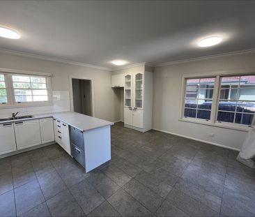 Neat 3-Bedroom Beauty - Photo 6