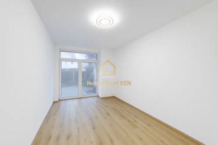 Pronájem bytu 2+kk s předzahrádkou - Photo 3