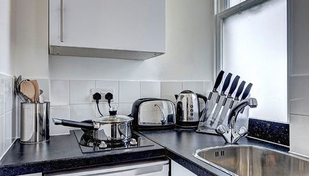 Hill Street, Mayfair, W1J, London - Photo 4