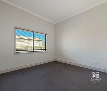 CHARACTER HOME IN BAIRNSDALE - Photo 4