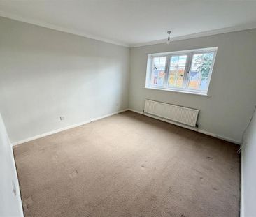 4 bedroom detached house to rent - Photo 2