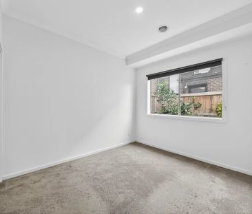 EAST FACING LOW MAINTENANCE LIVING - Photo 4