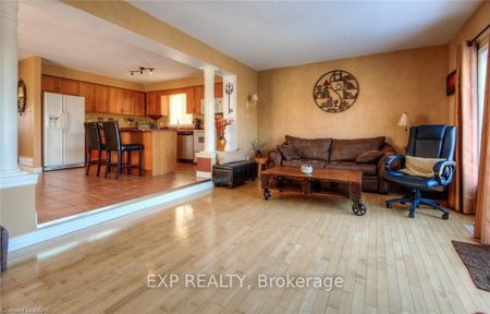 Detached Home For Lease | X8067904 - Photo 4