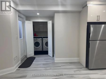 18 OBSERVATORY CRESCENT - Photo 5