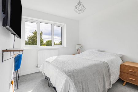 2 bedroom semi-detached house to rent - Photo 3