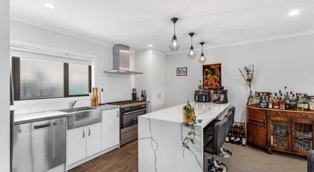 Modern Townhouse Living - Photo 4