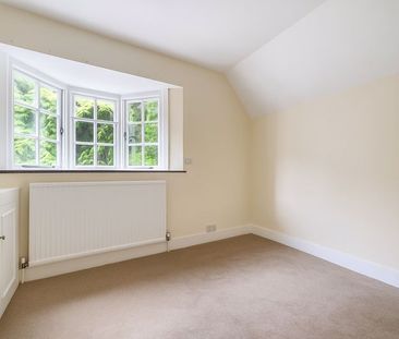 Hindhead Road, Hindhead - 6 bedrooms Property for lettings - Seymours - Photo 1
