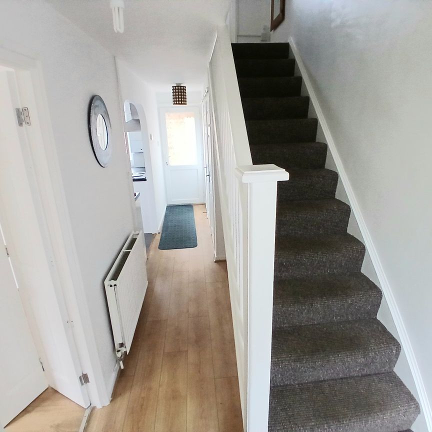 York Road, Stevenage - Photo 1