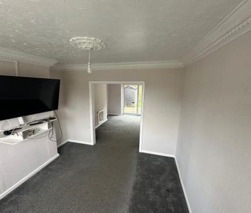 3 bedroom semi-detached house to rent - Photo 6