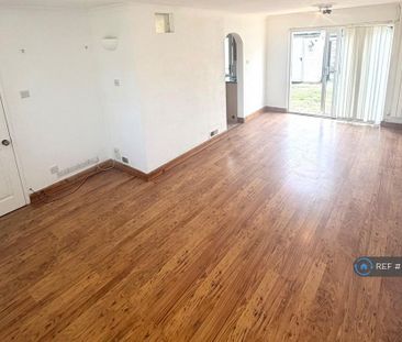 3 bedroom terraced house to rent - Photo 2