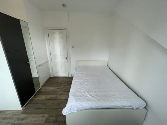 Studio Flat, Oval Road, CR0 - Photo 1
