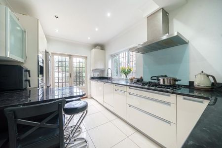 3 bedroom semi-detached house to rent - Photo 4
