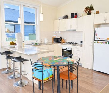 Central Location, Renovated Family Home - Photo 3