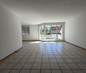 Grosszügige 3,5-Zi-Wohnung mit Balkon und Zugang zu Gartensitzplatz - Photo 2