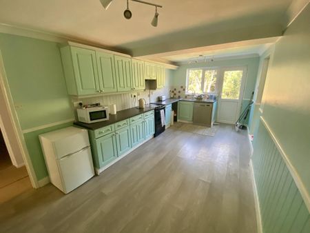 4 bedroom detached house to rent - Photo 3