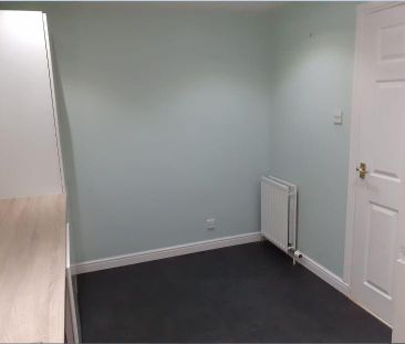 3 bedroom flat to rent - Photo 3