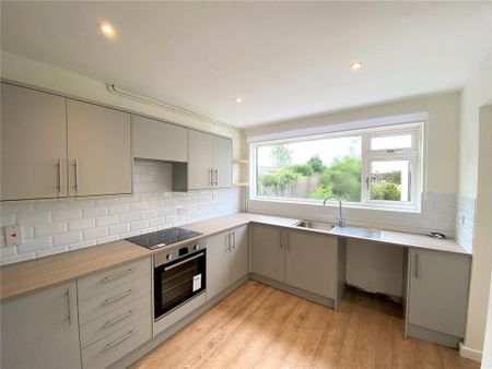 3 bedroom semi-detached house to rent - Photo 2