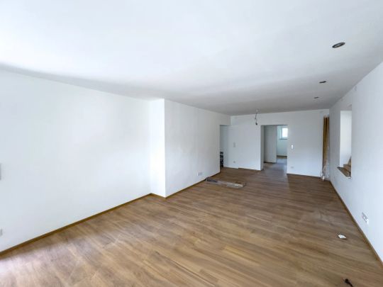 ERSTBEZUG NACH SANIERUNG! TRAUMHAFTE 3-ZIMMER-GARTENWOHNUNG - Photo 1