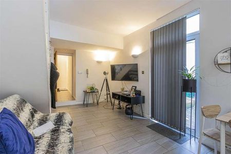 Howard Gardens, Roath, CF24 - Photo 3