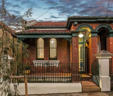 Oasis of charm offering 3 beds plus separate studio - Photo 4