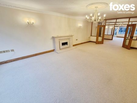 3 bed flat to rent in Linton Lawns, Golf Links Road, Ferndown, Dorset, BH22 8BX - Photo 3