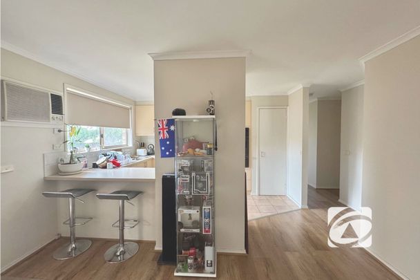 WELL PRESENTED TWO BEDROOM UNIT - Photo 1