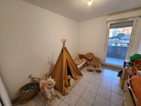 Appartement 3 pièces 65m2 MARSEILLE 13EME 877 euros - Photo 4