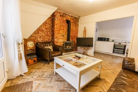 2 bedroom flat to rent - Photo 2