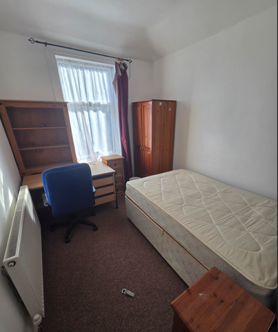 5 Bed Student Accommodation - Photo 3