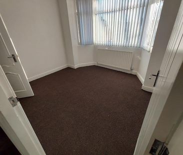 4 bedroom semi-detached house to rent - Photo 5