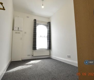 2 bedroom maisonette to rent - Photo 2