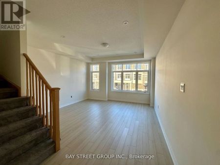 10 SISSONS WAY - Photo 2