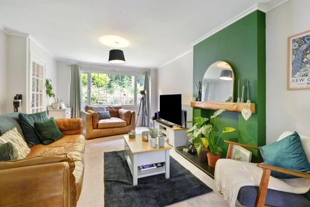 3 bedroom flat to rent - Photo 2