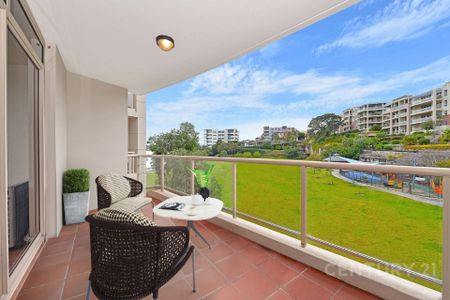 Bright, Spacious Apartment Offering Tranquil Bayside Living - Photo 5
