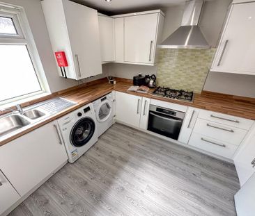 4 bedroom terraced house to rent - Photo 5