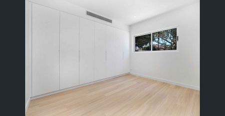 Brand New, Ultra-Modern Four Bedroom Home - Photo 3