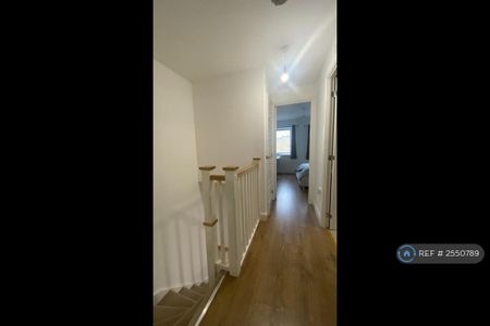 4 bedroom terraced house to rent - Photo 4