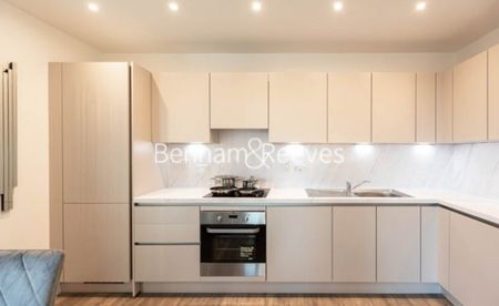 2 Bedroom flat to rent in East Acton Lane, Acton, W3 - Photo 3