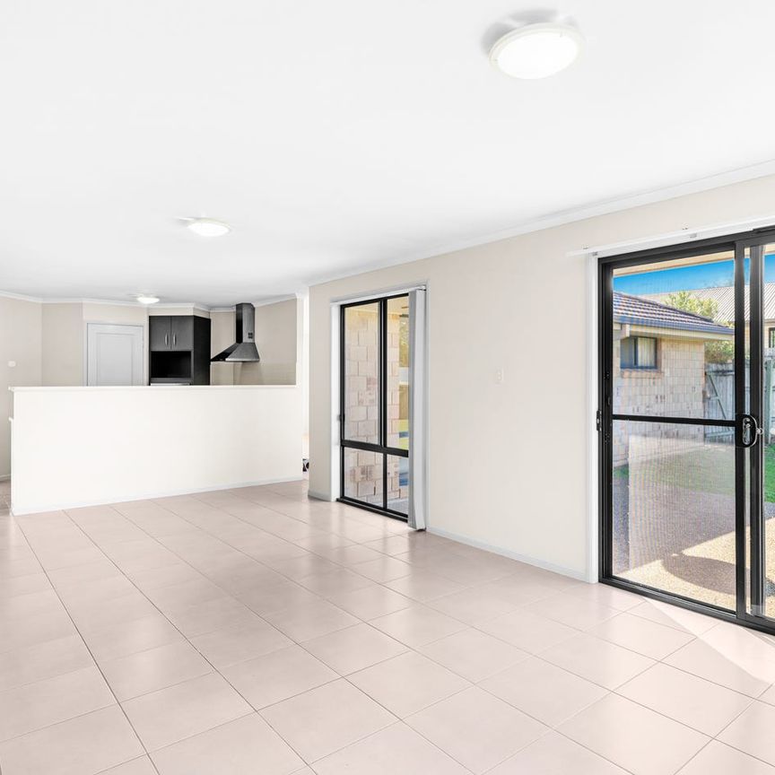 Lovely family in a great location! - Photo 1